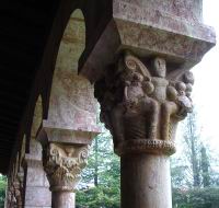 Abbaye Saint-Michel-de-Cuxa, Cloitre, Chapiteau des monstres devorants (3)